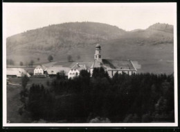 Fotografie Unbekannter Fotograf, Ansicht Bernau / Schwarzwald, Kirche Am Ortsrand  - Lieux