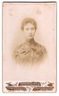 Fotografie Theodor Wenzel, Berlin, Andreasstrasse 28, Bildhübsche Junge Frau  - Anonymous Persons