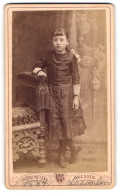 Fotografie Gustav Wetzel, Dresden, Prager Str. 6, Bachstr. 5, Junges Mädchen Im Modischen Kleid  - Personnes Anonymes