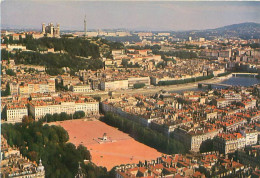 Lyon - La Place Bellecour    Y 111 - Autres & Non Classés