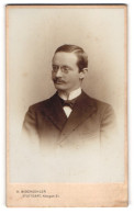 Fotografie H. Widensohler, Stuttgart, Königstr. 21, Eleganter Herr Mit Zwicker Und Schnauzbart  - Anonymous Persons