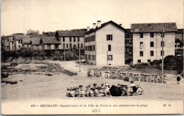 64 HENDAYE - Vue Du Sanatorium Et Les Enfants Sur La Plage - Hendaye