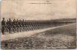 MILITARIA - CASERNE - Bataillon De Cyclistes En Ligne  - Andere & Zonder Classificatie