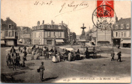 14 DEAUVILLE - Le Marche Sur La Place. - Deauville