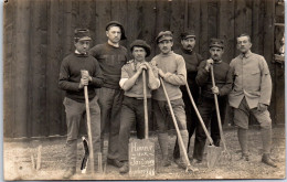 MILITARIA 14/18 CARTE PHOTO AUSBURG - Prisonniers Jardiniers  - Guerre 1914-18