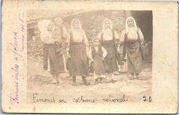 SERBIE - CARTE PHOTO - HOLEVEN - Femmes En Costume National  - Servië