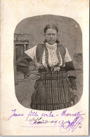 MACEDOINE - CARTE PHOTO - Jeune Fille SERBE De Monastir (sept 1917) - Macédoine Du Nord