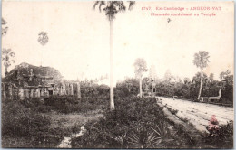CAMBODGE - ANGKOR - Chaussee Conduisant Au Temple  - Camboya