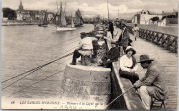 85 LES SABLES D'OLONNE - Pecheurs A La Ligne Sur La Jetee  - Sables D'Olonne