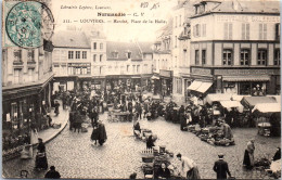 27 LOUVIERS - Place De La Halle, Un Jour De Marche. - Louviers