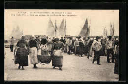 CPA Port-en-Bessin, Au Moment De La Vente  - Autres & Non Classés