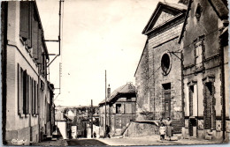 51 BARBONNE - Grande Rue Et Parvis De L'eglise  - Andere & Zonder Classificatie