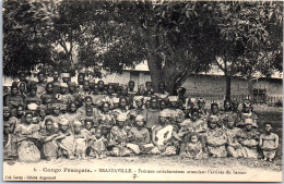 CONGO - BRAZZAVILLE - Femmes Attendant L'arrivee Du Bateau  - Congo Francés