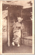 JAPON - Jeune Femme En Costume Traditionnel  - Other & Unclassified