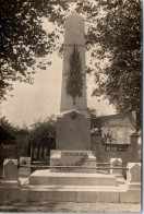 77 DOUE - CARTE PHOTO -  Le Monument Aux Morts. - Autres & Non Classés