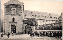 22 TREGUIER - Ecole Superieure De Garçons, La Cour  - Tréguier