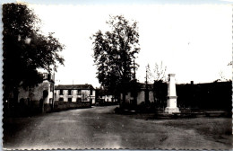 32 CAHUZAC - Le Centre Du Village  - Autres & Non Classés