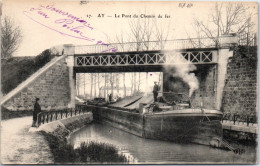 51 AY - Le Pont Du Chemin De Fer (peniche) - Ay En Champagne