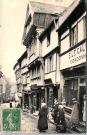 22 LANNION - Vieilles Maisons Dans Une Rue. - Lannion