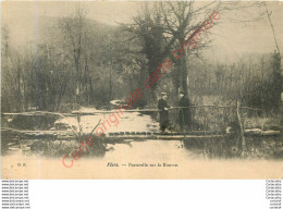 61.  FLERS .  Passerelle Sur La Rouvre .  CPA Animée . - Flers