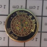 1818c  Pin's Pins / Beau Et Rare / THEME : JEUX / CASINO DE CABOURG LA BOULE Version Noire - Games