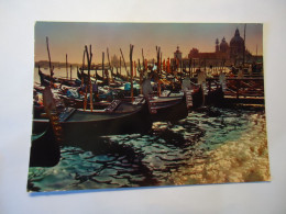 ITALY POSTCARDS  VENEZIA  GONDOLE AI MOLO - Altri & Non Classificati