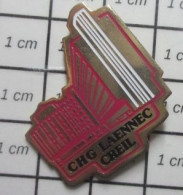 1818c Pin's Pins / Beau Et Rare / THEME : MEDICAL / HOPITAL CHG LAENNEC CREIL - Geneeskunde