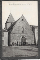 86 SAINT LEOMER - Place De L'église - Animée - Altri & Non Classificati