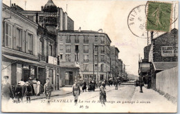 94 GENTILLY - La Rue De Montrouge Au Passage A Niveau  - Gentilly