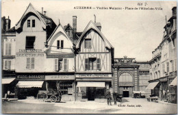 89 AUXERRE - Vieilles Maisons, Place De L'hotel De Ville. - Auxerre