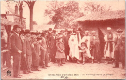 45 ORLEANS - Un Groupe Au Village Expo 1905 - Orleans