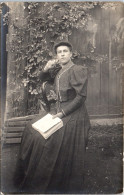 59 ARMENTIERES - CARTE PHOTO - Lectrice [cliche DECARRE] - Armentieres