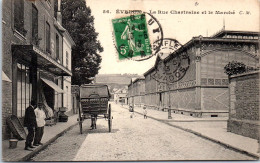 27 EVREUX - La Rue Chartraine Et Le Marche. - Evreux