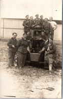 MILITARIA - CARTE PHOTO - Soldats Dans Un Char  - Andere & Zonder Classificatie