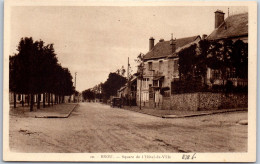 28 BROU - Square De L'hotel De Ville. - Altri & Non Classificati