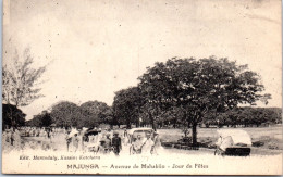 MADAGASCAR - MAJUNGA - Avenue De Mahabilo, Jour De Fetes. - Madagascar