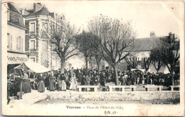 18 VIERZON - La Place De L'hotel De Ville (marche) - Vierzon