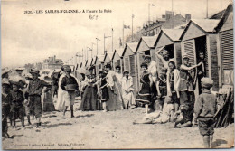 85 LES SABLES D'OLONNE - A L'heure Du Bain, Sur La Plage  - Sables D'Olonne