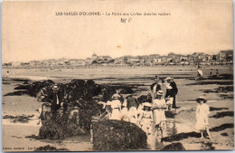 85 SABLES D'OLONNE - La Peche Aux Crabes Dans Les Rochers  - Sables D'Olonne