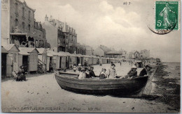 14 SAINT AUBIN SUR MER - Barque Sur La Plage. - Autres & Non Classés