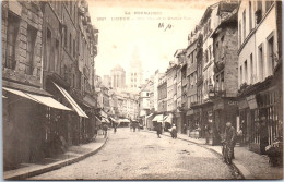 14 LISIEUX - Une Vue De La Grande Rue -  - Lisieux