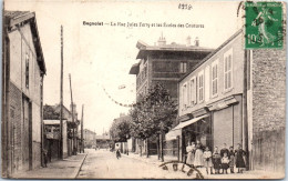 93 BAGNOLET - La Rue Jules Ferry Et Les Ecoles Des Coutures  - Bagnolet