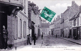 77 - Seine Et Marne - DONNEMARIE En MONTOIS - La Rue Du Four - Pharmacie Droguerie - Donnemarie Dontilly