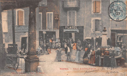 VEYNES (Hautes-Alpes) - Place Adrien Ruelle - Fontaine, Platel, Dumclard - Tirage Couleurs (RARE) - Voyagé 1907 (2 Scans - Other & Unclassified
