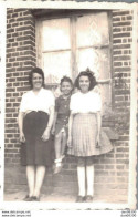 PHOTO DE 6 X 8.5 CMS UNE FEMME ET DEUX FILLETTES - Personas Anónimos