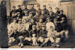 CARTE PHOTO NON IDENTIFIEE REPRESENTANT UNE CLASSE 1915 AU CAMPEMENT AVANT DE PARTIR AU FRONT - To Identify