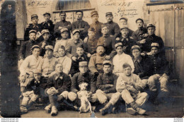 CARTE PHOTO NON IDENTIFIEE REPRESENTANT UNE CLASSE 1915 AU CAMPEMENT AVANT DE PARTIR AU FRONT - A Identificar