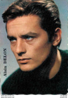 PHOTO DE 7 X 5 CMS DE ALAIN DELON - Beroemde Personen