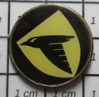 1818c Pin's Pins / Beau Et Rare / THEME ANIMAUX / INSIGNE CORBEAU OISEAU NOIR ça Me Rappelle Qq Chose Mais Quoi ? - Animales