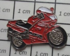 1818c Pin's Pins / Beau Et Rare / MOTOS / GROSSE MOTO SPORTIVE ROUGE A IDENTIFIER - Motorfietsen